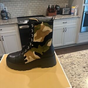Micheal Kors camo boots Women’s size 6.5 NWT